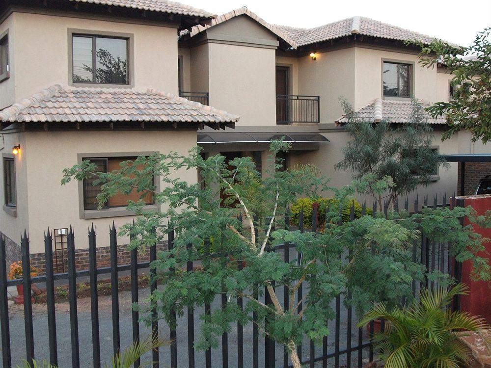 קומאטיפורט Meerkat Manor מראה חיצוני תמונה